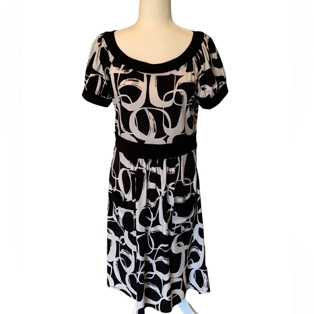 SANDRA DARREN Black and White dress puff sleeves Size 10.